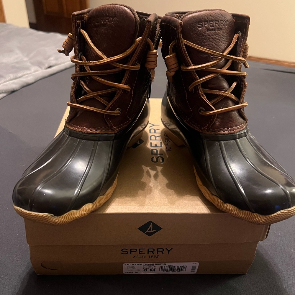 Sperry Leather Saltwater Duck Tan/Dark Brown Women’s 6M Boots, good condition - Picture 2 of 9